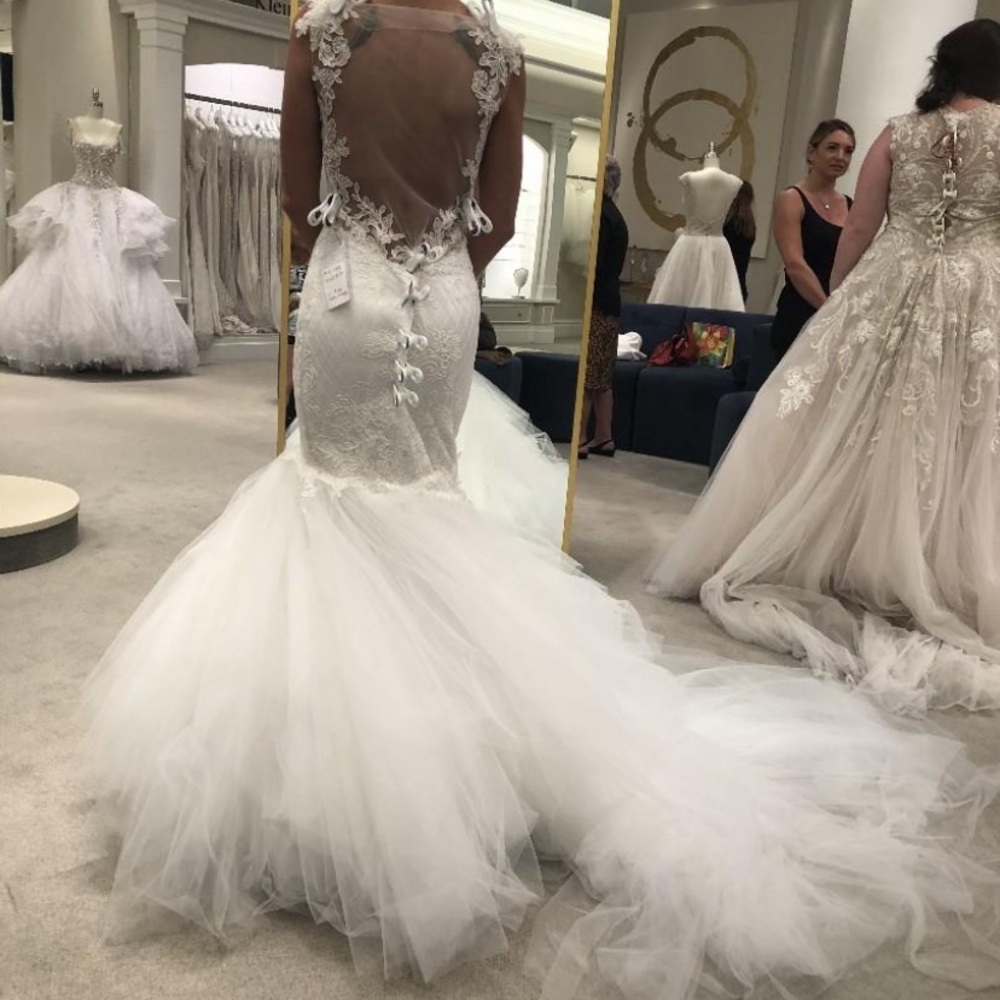 Pnina Tornai Mermaid Style Lace Wedding Dress - Picture 8 of 8
